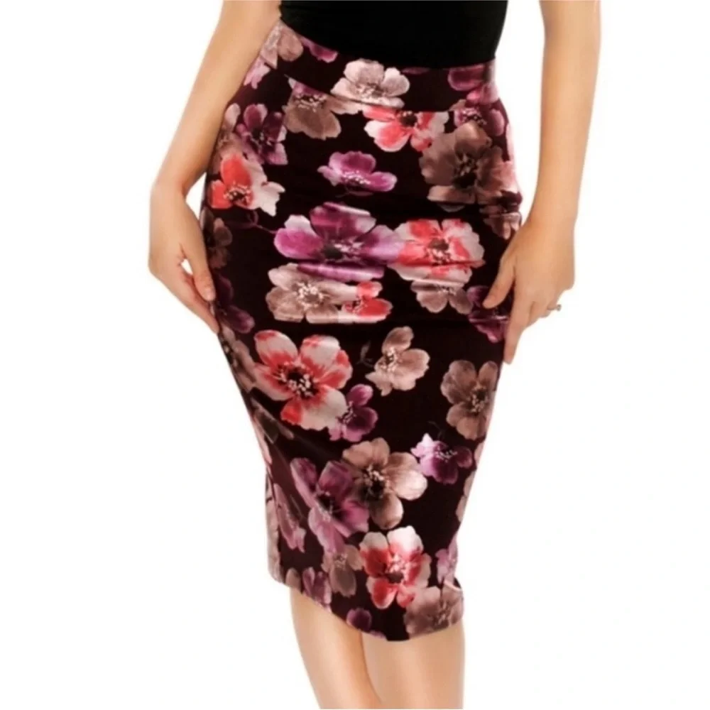 Retrolicious Floral Pencil Skirt - Pink and Purple 1X - Picture 5 of 5